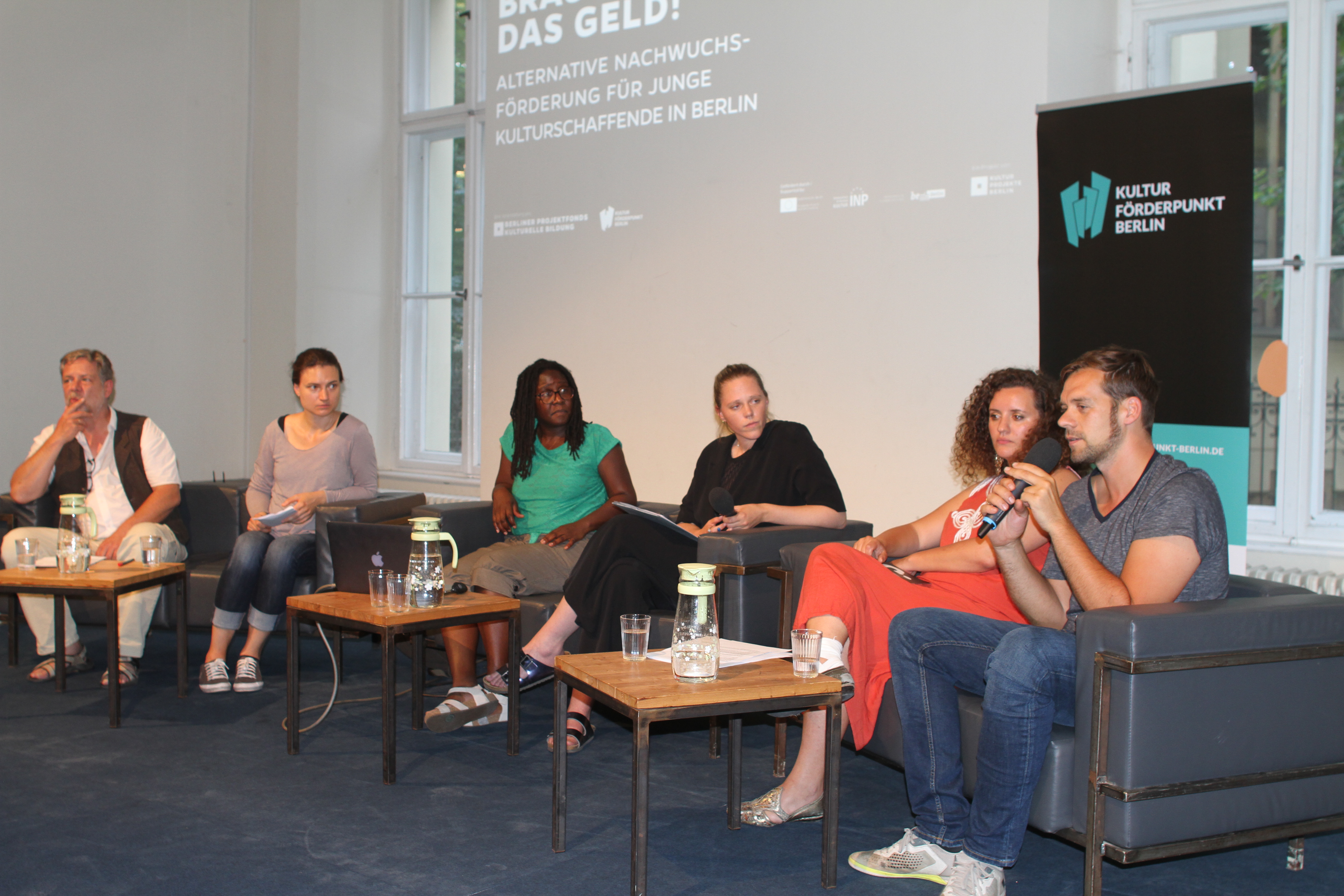 ZUSAMMENFASSUNG "Ich bin jung und brauche das Geld! Alternative Nachwuchsförderung für junge Kulturschaffende in Berlin"