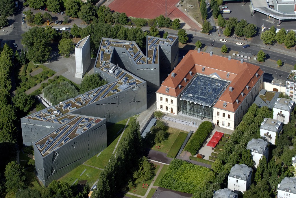 Sechs Kooperationsschulen des Jüdischen Museums Berlin verlegen ihren Unterricht in den Libeskindbau