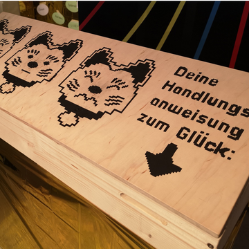 Mit Katze und KI ins Glück. Performative Glücksforschung mit und über künstliche Intelligenz