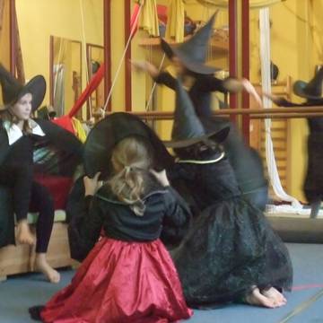 Stelzentheater am Wochenende