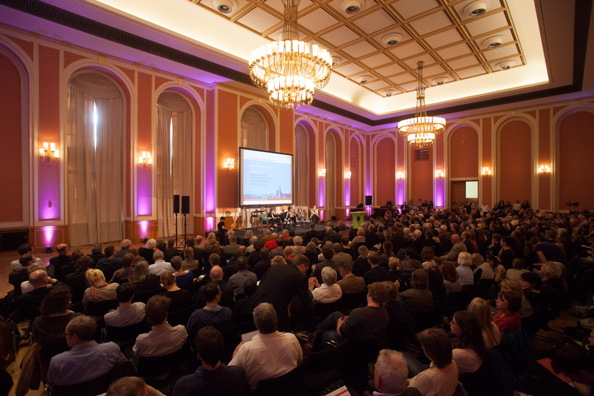 Stadtforum 24. April 2013. Im Berliner Rathaus nehmen über 500 Interessierte an der Auftaktveranstaltung teil. Foto: Till Budde
