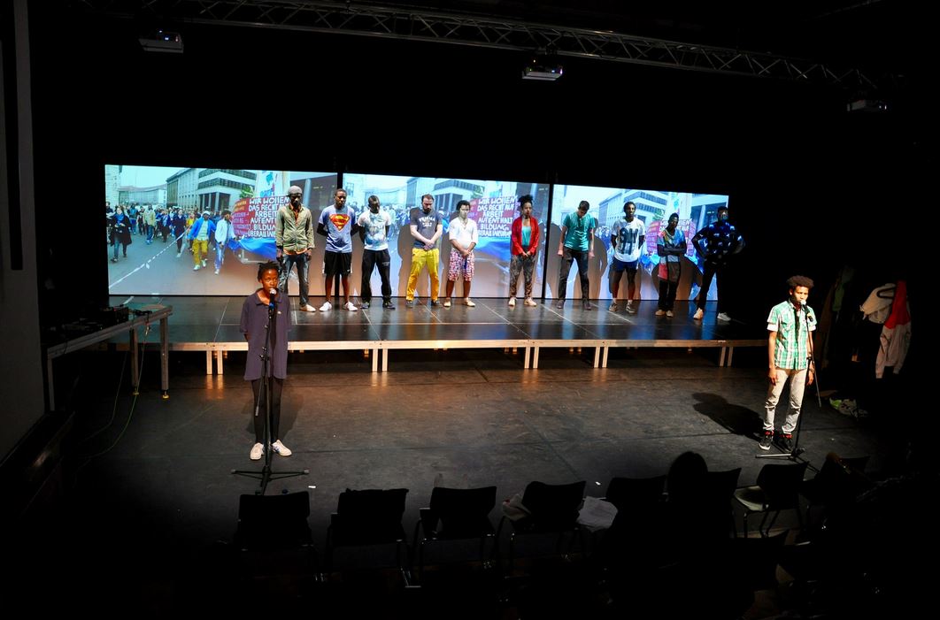 Theater- und Musikprojekt "One day I went to *idl". Foto: Ballhaus Naunynstraße/ Ute Langkafel