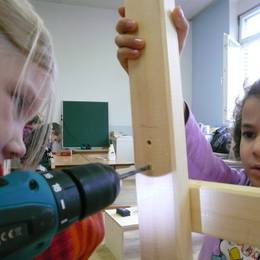Mit Filzer, Zollstock und Bohrmaschine – Schulraumgestaltung mit Kindern